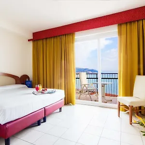 piccolo-hotel-diano-marina.hotelitalianriviera.com/